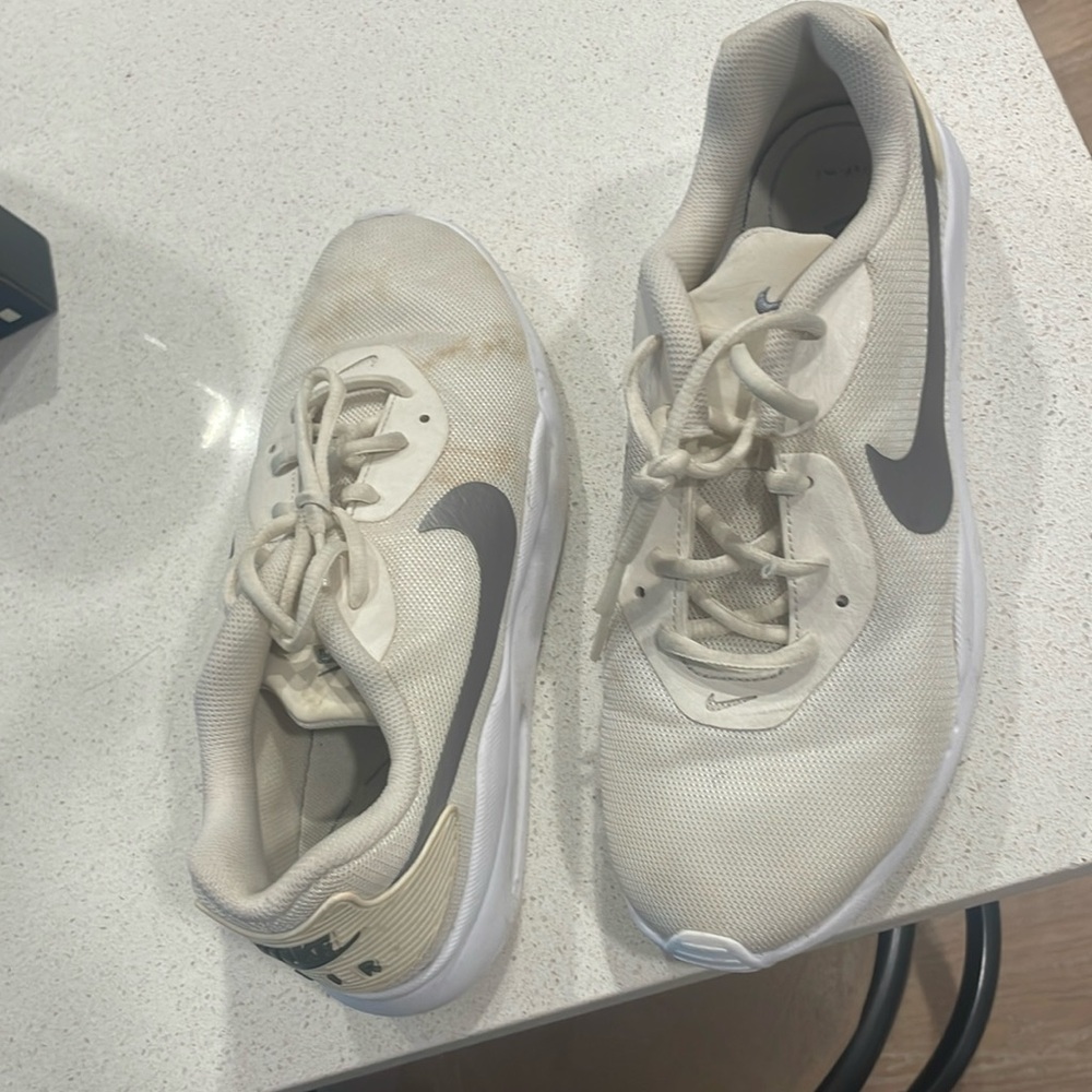 Women’s Nike ivory white running shoes 9.5